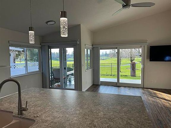 3rd image of 5250 Edgeview Dr