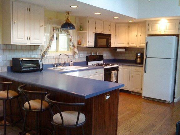 Spacious Eat in Kitchen