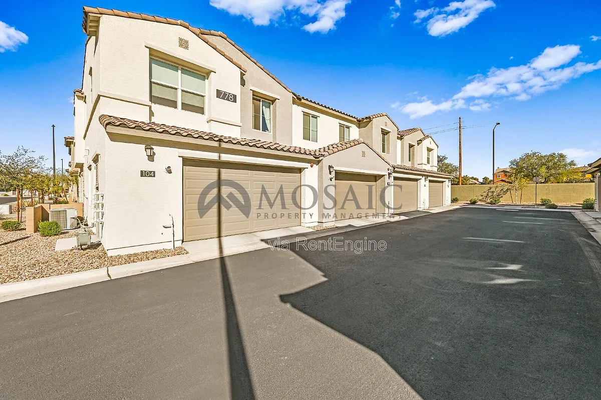 Building Photo - 778 E Harper St #103