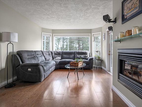 4th image of 2 Doric Ave #202