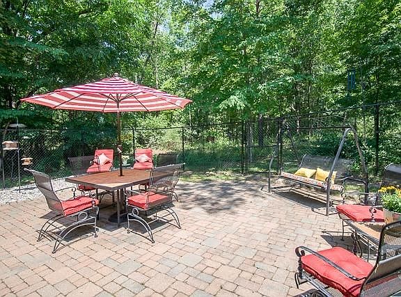 3rd image of 518 Emerald Glen Dr