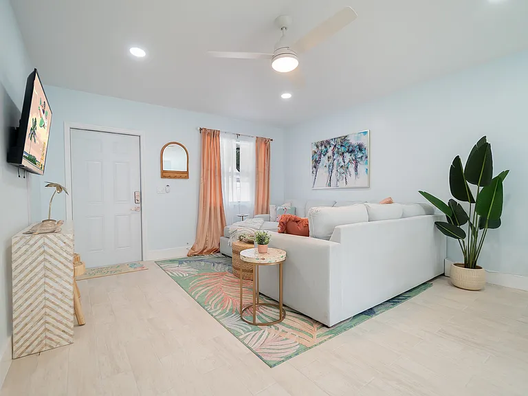 1332 Longwood St #1 — Photo 5