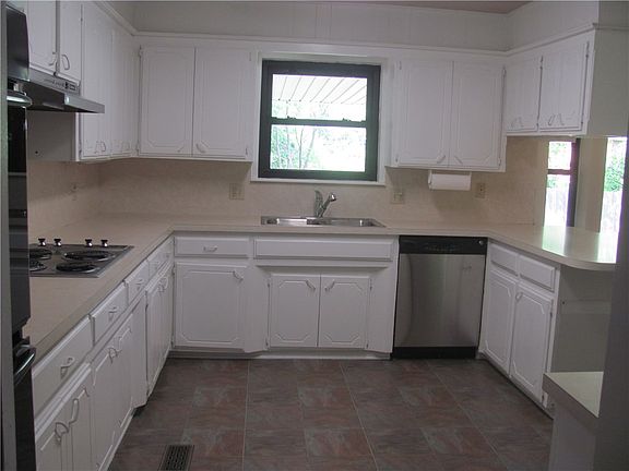 Kitchen, lots of cabinets