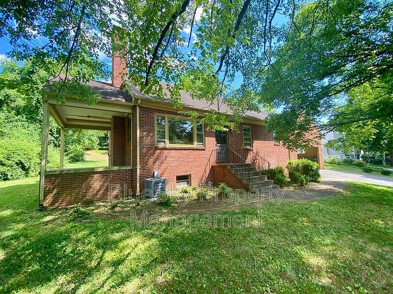 1st image of 912 Saint Charles Ave #A