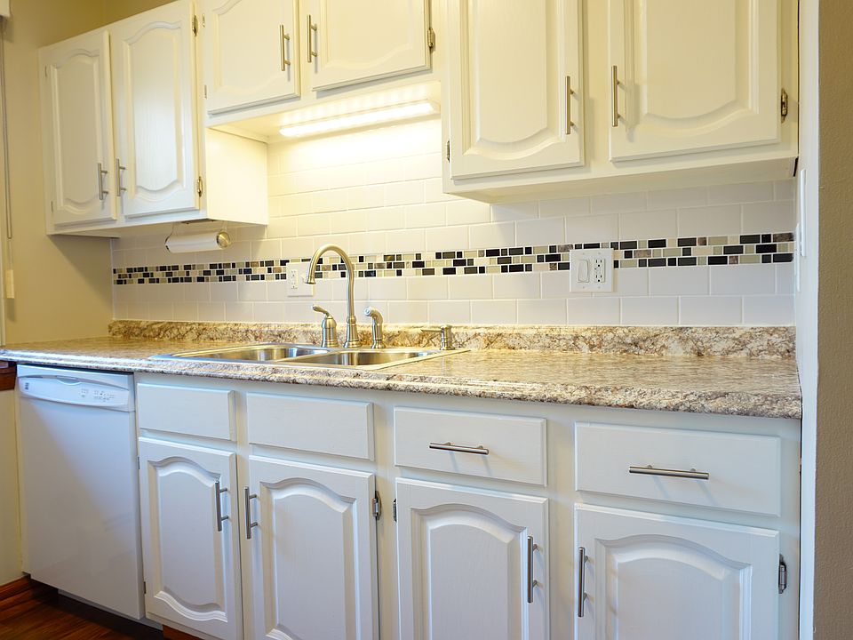 1st image of 16 Village Ct