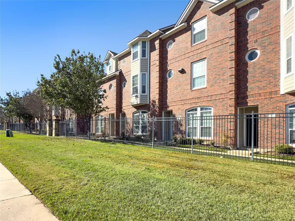 305 Holleman Dr E APT 302, College Station, TX 77840