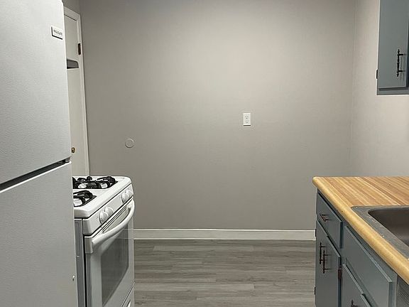 2nd image of 22140 Euclid Ave #301