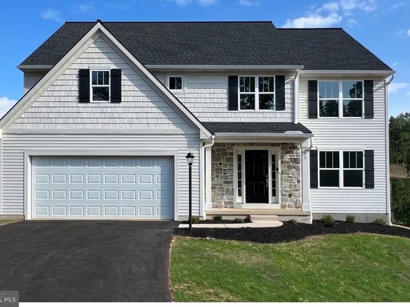 195 Red Maple Dr, Etters, PA 17319