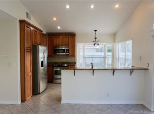 324 SW 161st Ave, Pembroke Pines, FL 33027