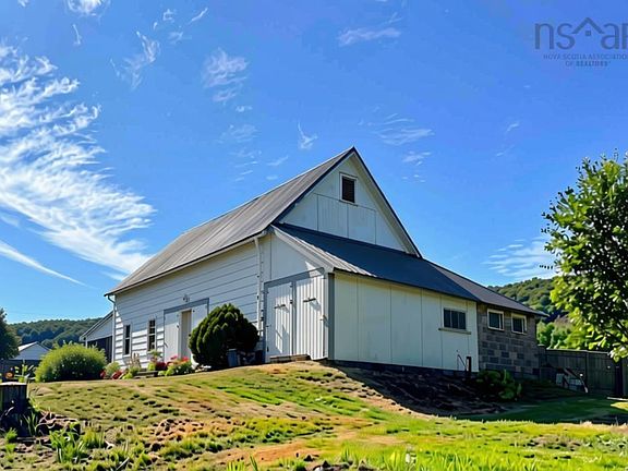 2nd image of 2503 Clarence Rd