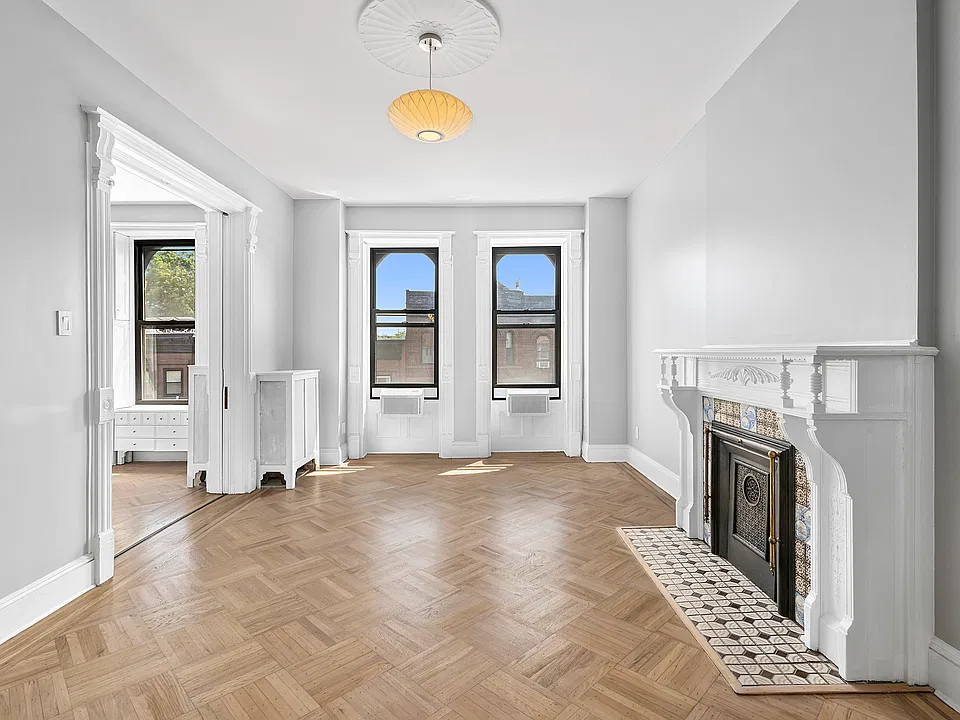 23 Saint Johns Pl #PENTHOUSE
