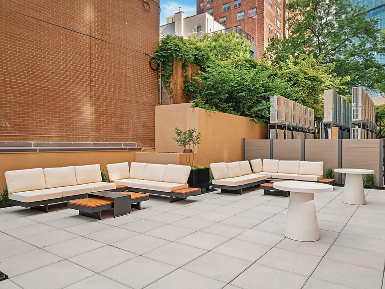 151 S Elliott Pl #8I — Photo 33