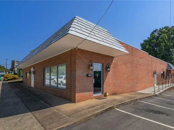 108 N Franklin St, Madison, NC 27025