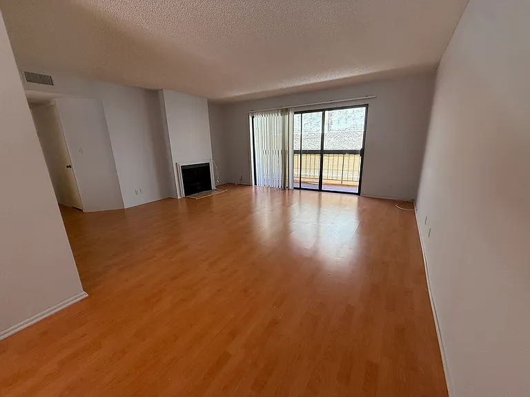 401 W Dryden St #104 — Photo 1