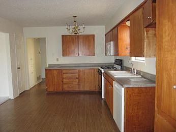 3rd image of 506 Judy Ln