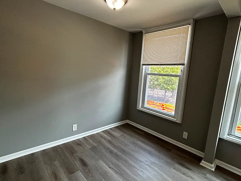 27 N Lake Ave #2 — Photo 5