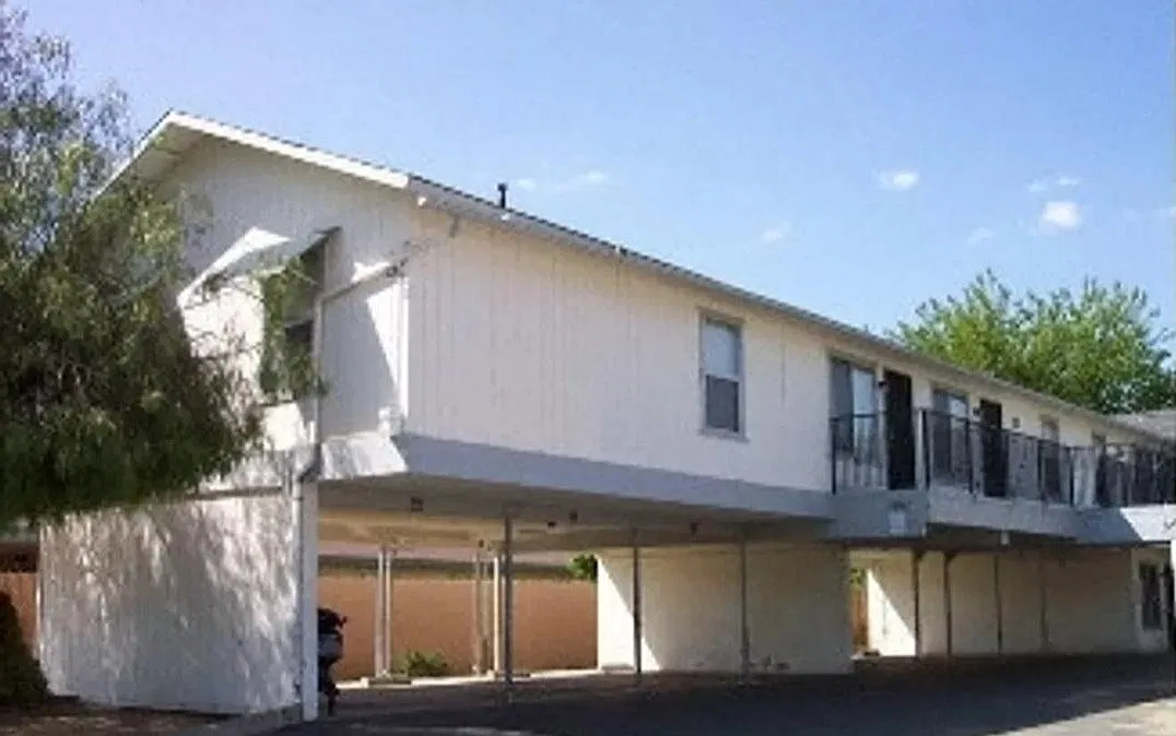 3 bed, $1,495 — Photo 1