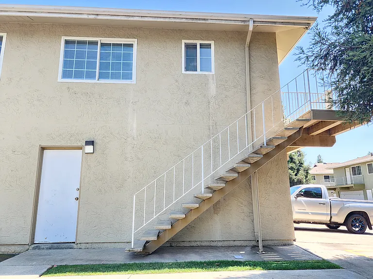 2236 Peach Ave #4 — Photo 37
