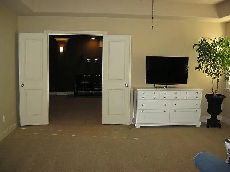 906 Greystone Dr — Photo 20