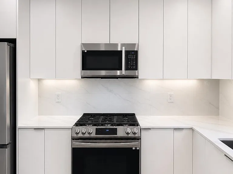 2331 Kelly Ave #5XX — Photo 6