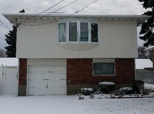4 Prose St, Hicksville, NY 11801