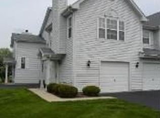 2452 Frost Dr, Aurora, IL 60503