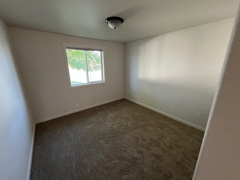 433 S Aspen St — Photo 7