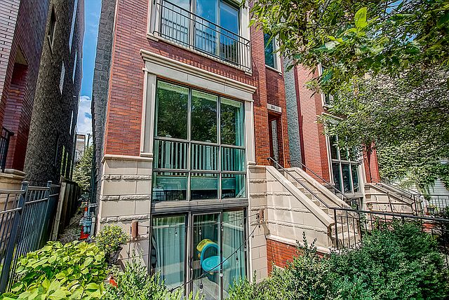 2nd image of 864 N Paulina St