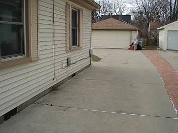 5th image of 11645 Francis Ave