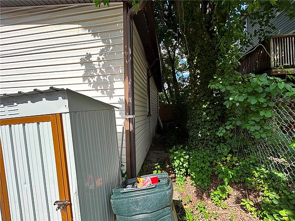 4th image of 734-736 Duke Pl