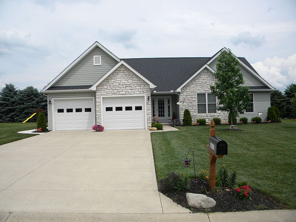 vinyl siding with stone