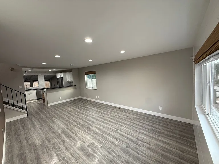 1203 Chambers Dr — Photo 2