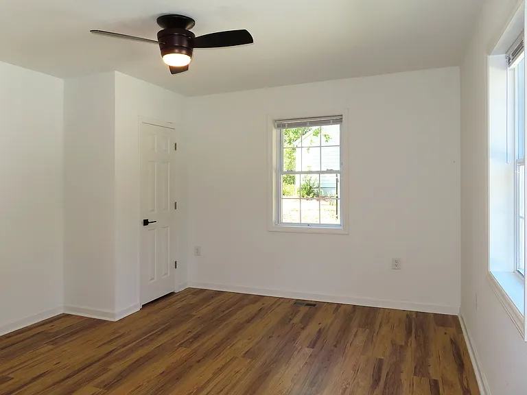 527 Cornelius St — Photo 11