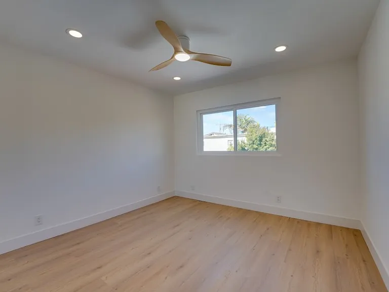 1102 Pacific Beach Dr — Photo 20