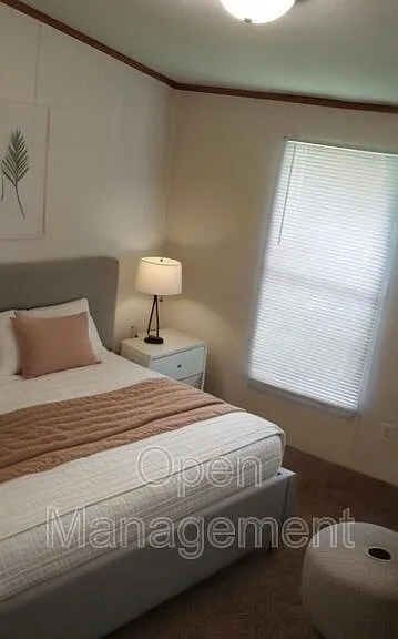 1100 Thornwood Dr #806 — Photo 4