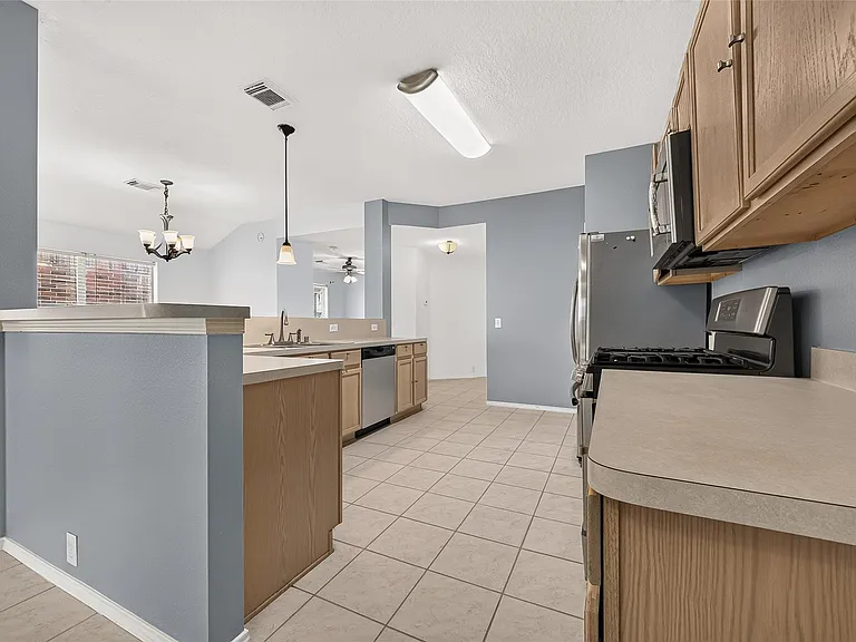 6807 Lauderwick Ct — Photo 18