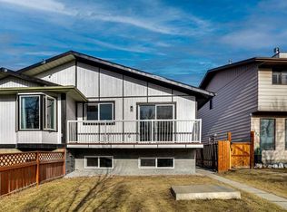 1306 SW Berkley Dr NW, Calgary, AB T3K1S9