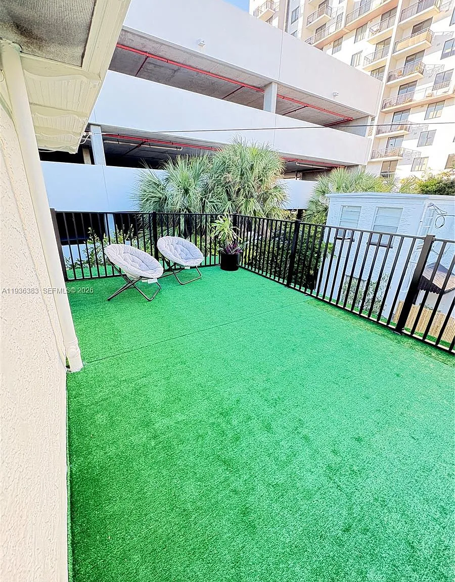 1 bed, 1.0 bath, 820 sqft, $2,000 — Photo 2