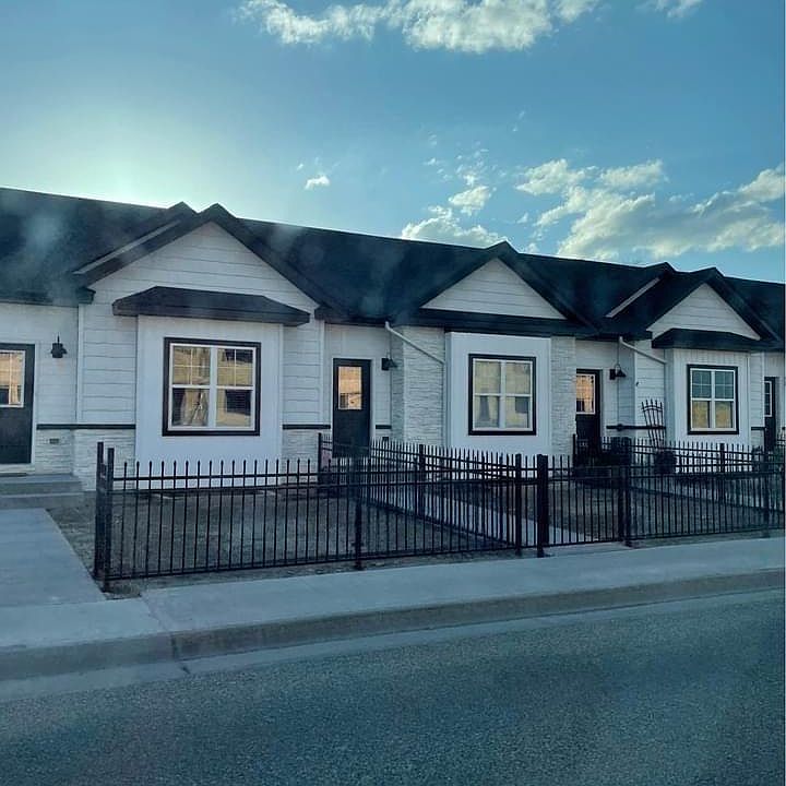 1st image of 1425 Fremont Ave #1425
