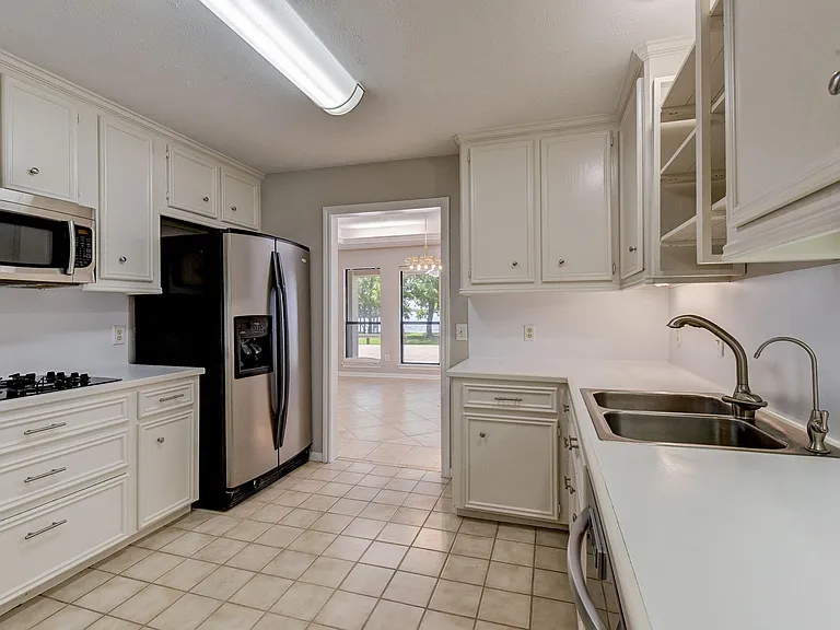 10045 Valley Dr S — Photo 17