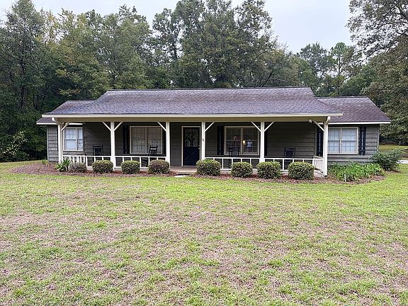 3rd image of 321 River Chase Dr