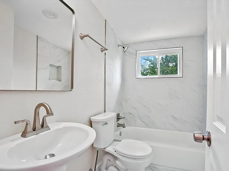 204 Kenway Dr — Photo 17