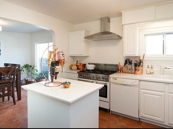 3rd image of 338 W Madison St