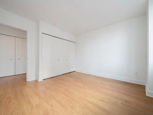 140 Riverside Boulevard image 6 of 28