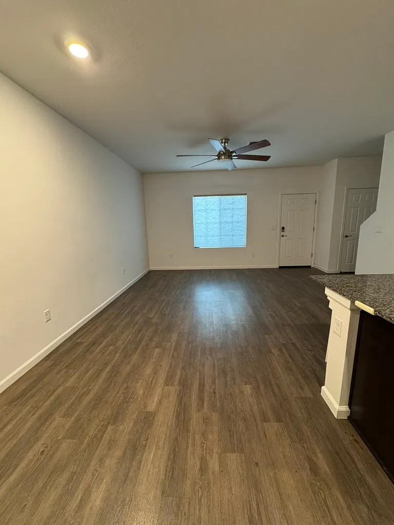 3 bed, 2.5 bath, 1344 sqft, $2,495 — Photo 4