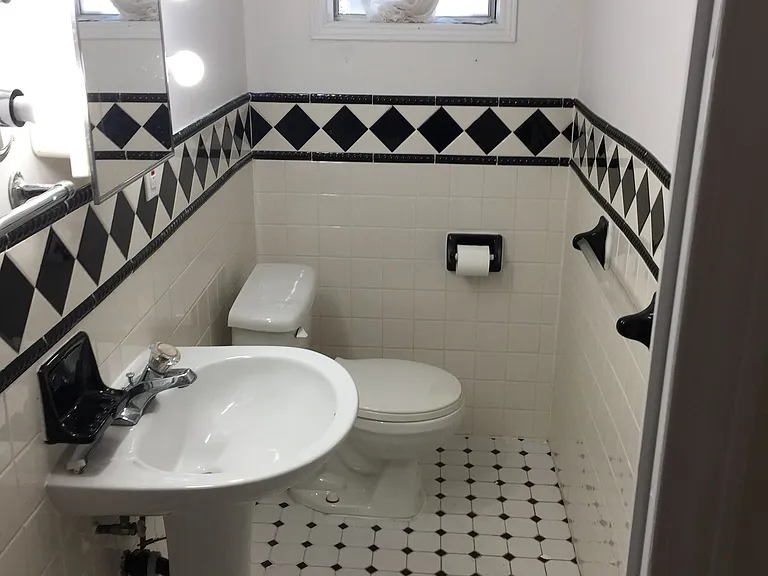 Florence Ave — Photo 11