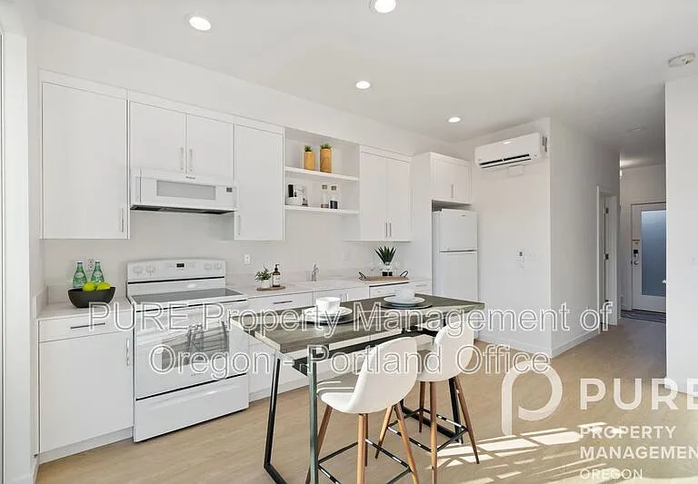3736 NE Liberty Ter — Photo 4