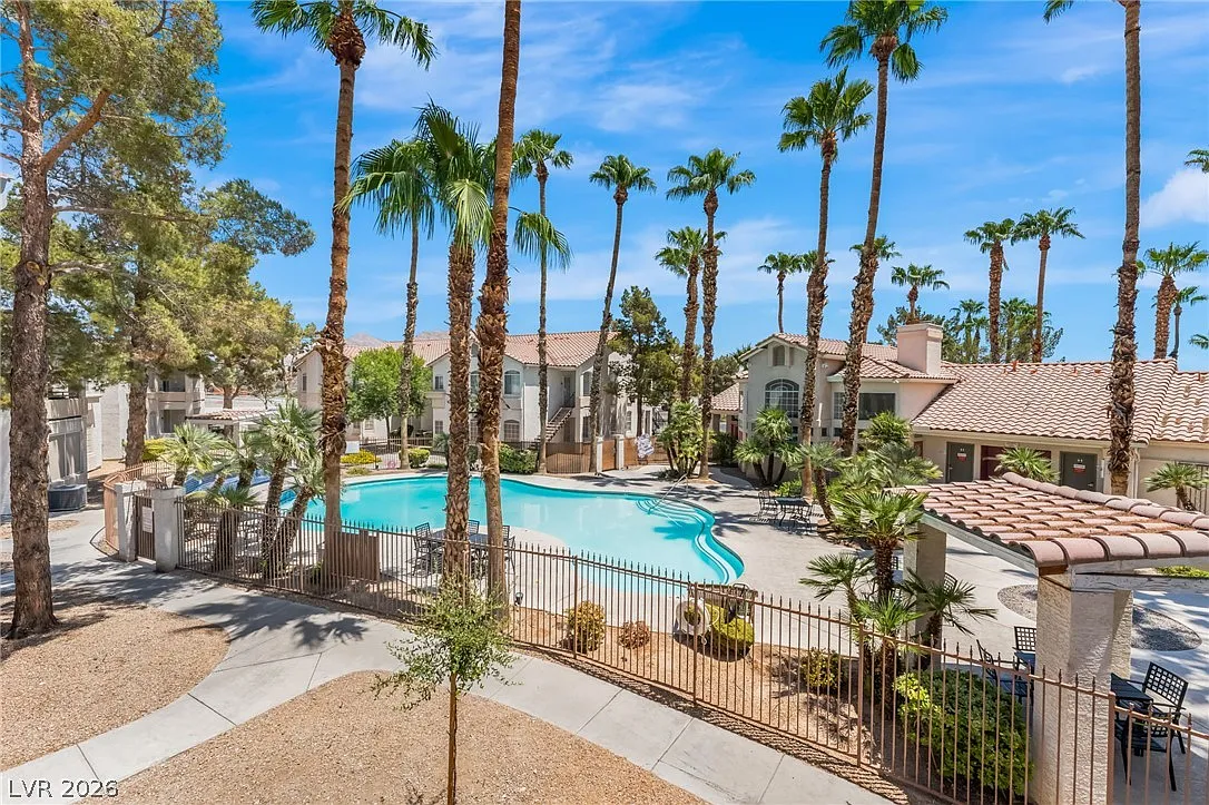 2 bed, 2.0 bath, 1118 sqft, $1,300 — Photo 4