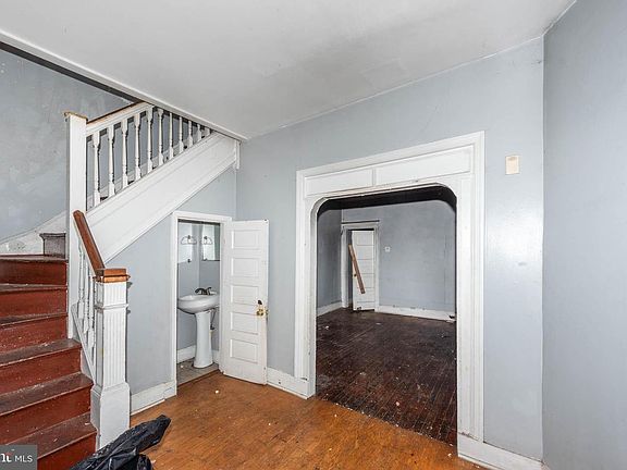 3rd image of 2919 Belmont Ave