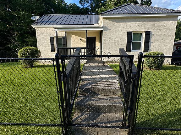 3rd image of 409 Colquitt St